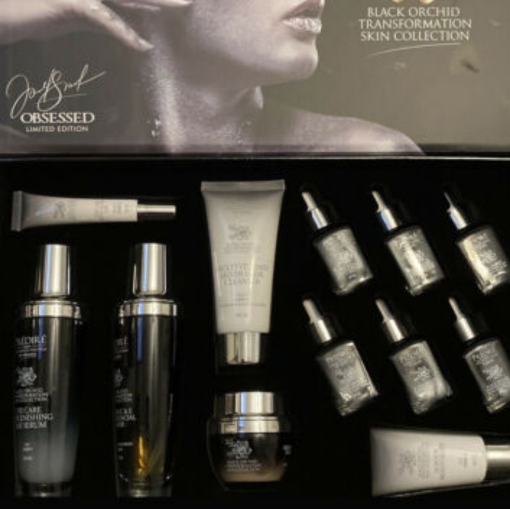 🔥 Deluxe 11-Piece Skincare Collection – New Hydration, Serums, Masks & Eye Care - Picture 2 of 9